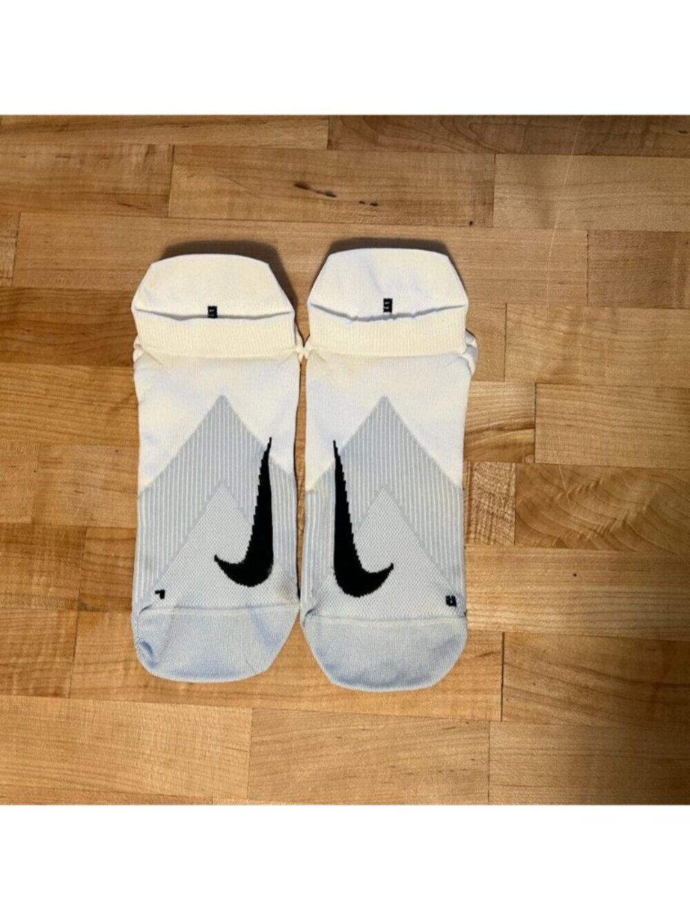 Men's Medium 8-9.5 Nike Spark Lightweight Dri Fit No Show Running Tab Socks